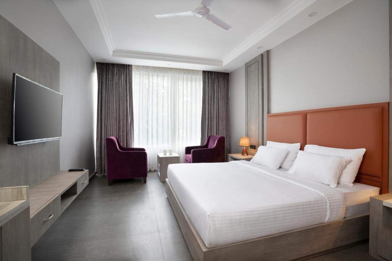 The Porto By Lagom Vagator Goa Near Ozran Beach 안주나 외부 사진