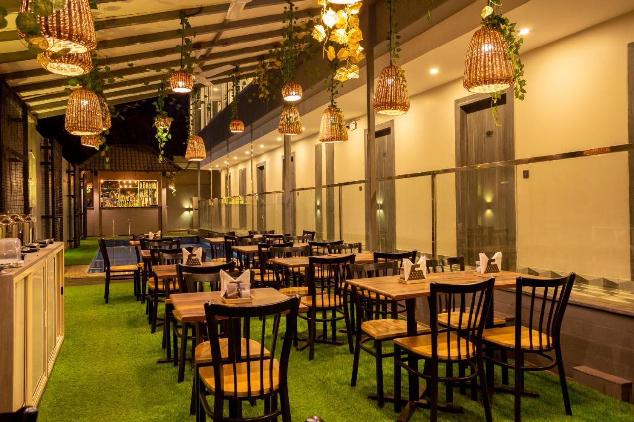 The Porto By Lagom Vagator Goa Near Ozran Beach 안주나 외부 사진