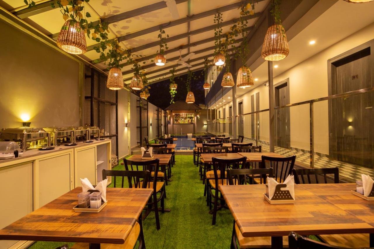 The Porto By Lagom Vagator Goa Near Ozran Beach 안주나 외부 사진