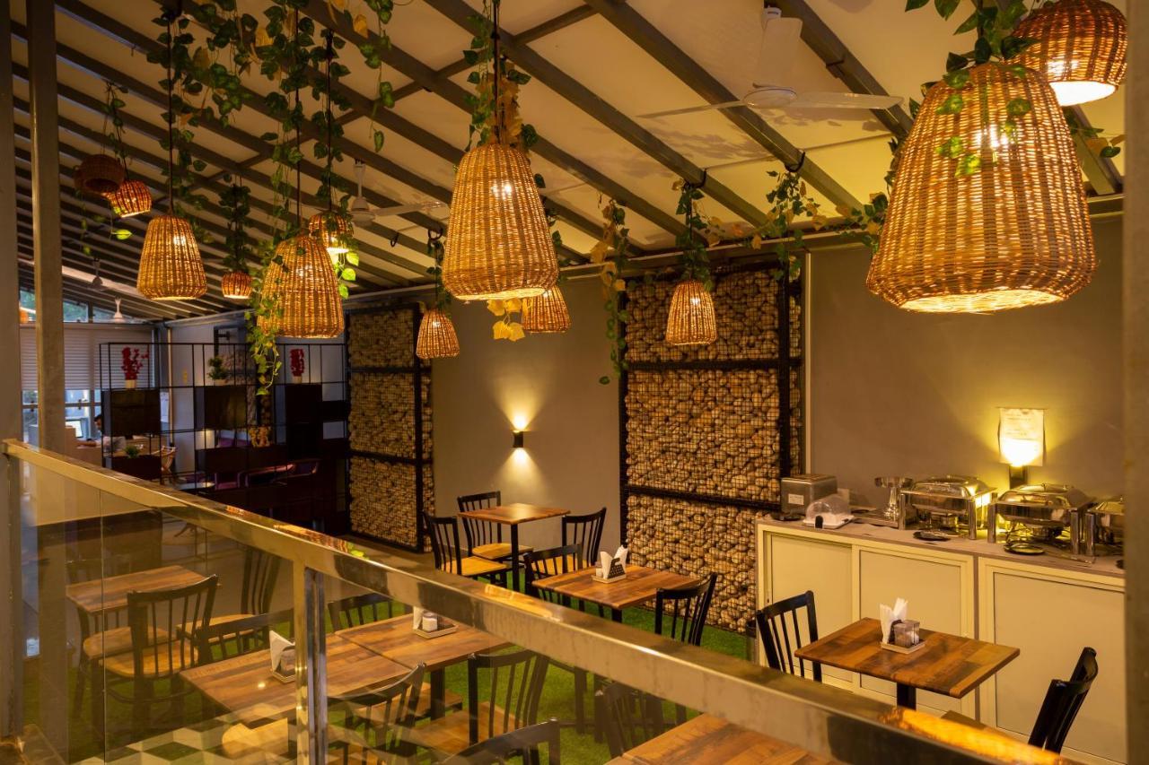 The Porto By Lagom Vagator Goa Near Ozran Beach 안주나 외부 사진