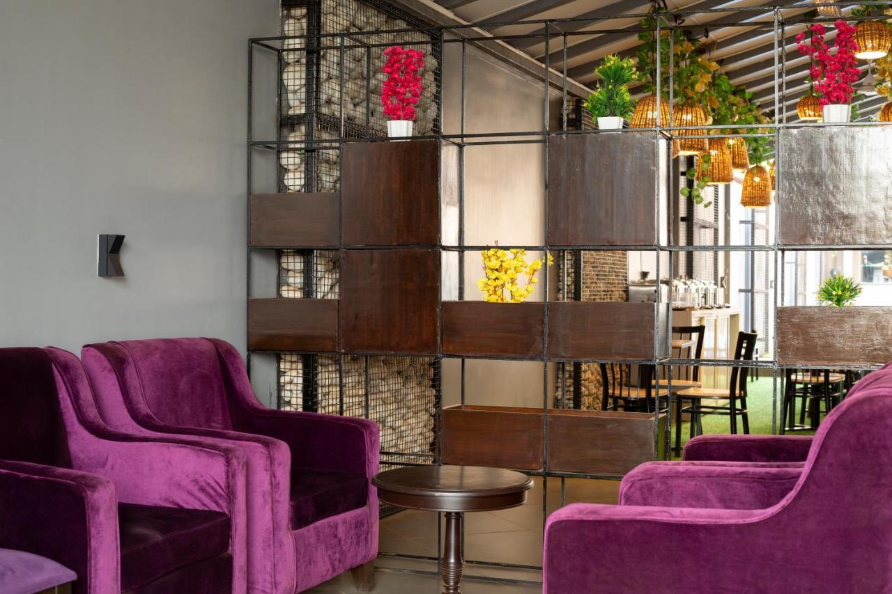 The Porto By Lagom Vagator Goa Near Ozran Beach 안주나 외부 사진